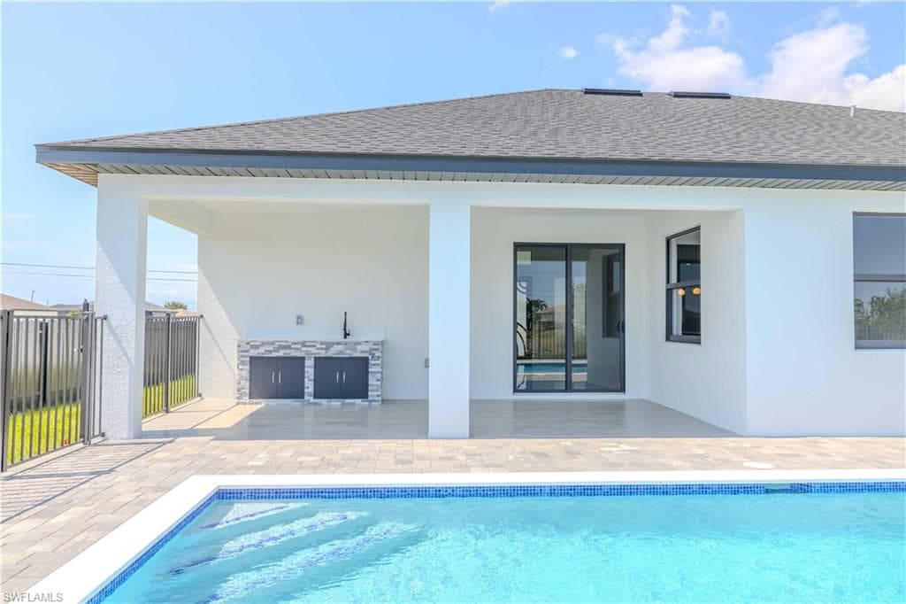 408 9th St, Cape Coral, FL 33993-9