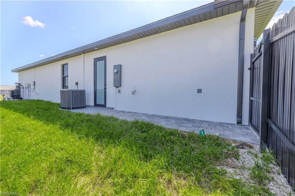 408 9th St, Cape Coral, FL 33993-11