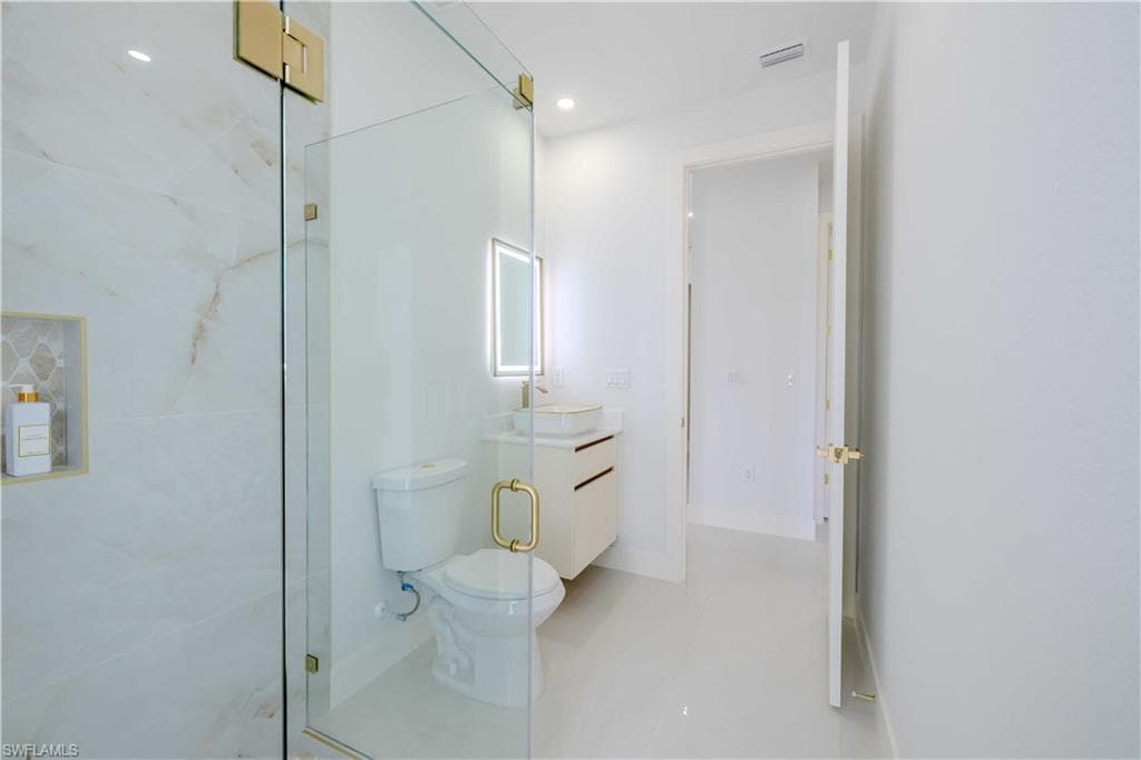 408 9th St, Cape Coral, FL 33993-23