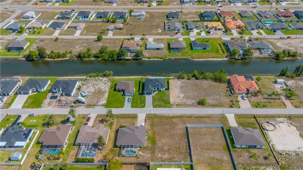 408 9th St, Cape Coral, FL 33993-5