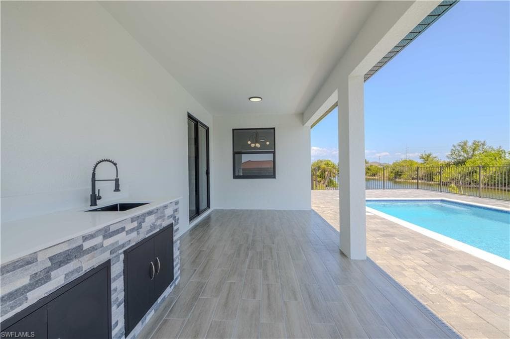 408 9th St, Cape Coral, FL 33993-6