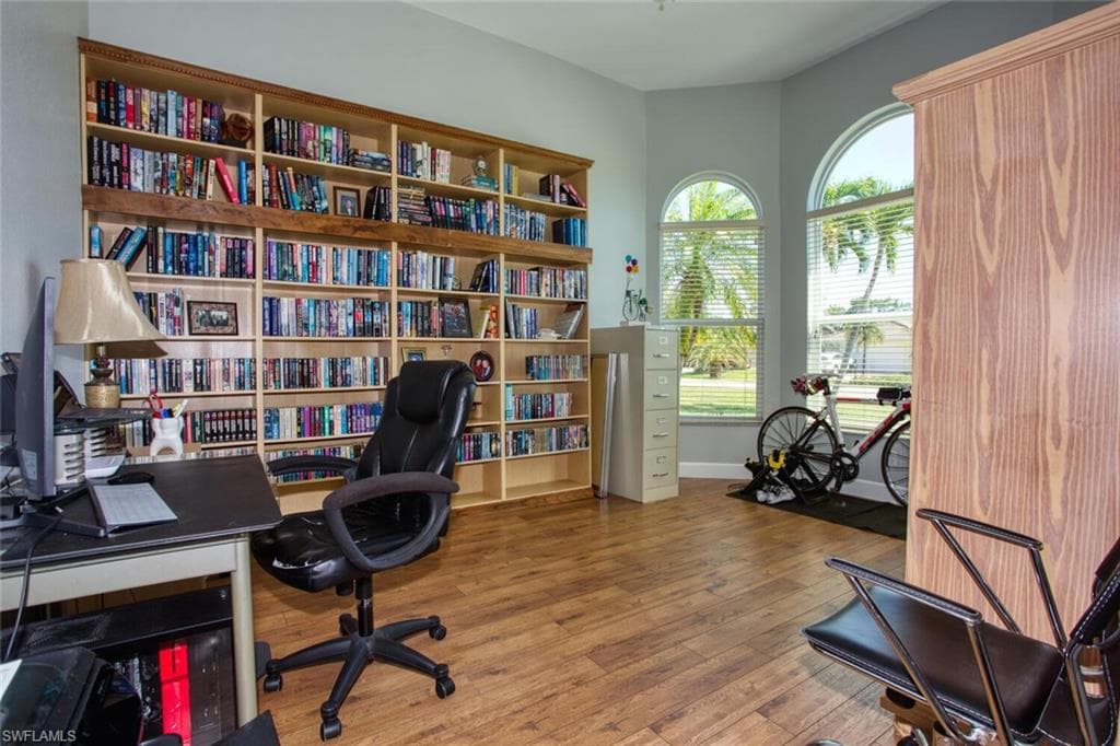 9882 El Greco Cir, Bonita Springs, FL 34135-9