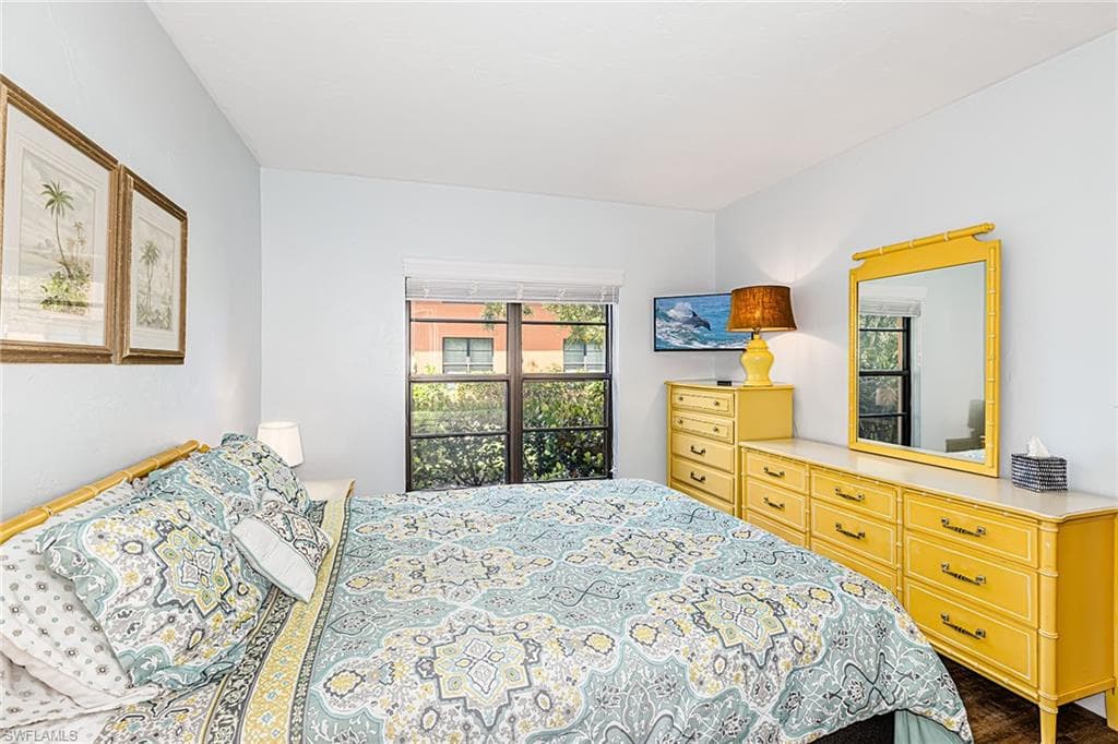 20 Greenbrier St 3-105, Marco Island, FL 34145-9