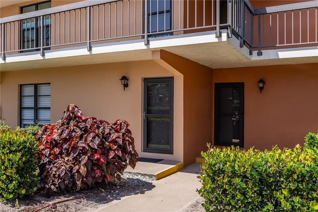 20 Greenbrier St 3-105, Marco Island, FL 34145-14