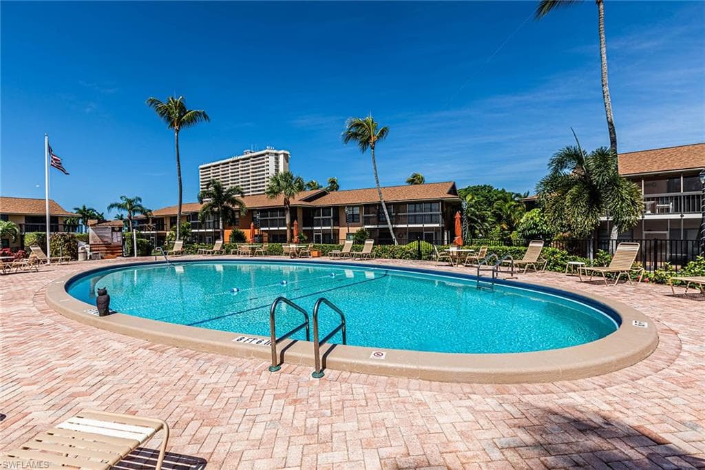 20 Greenbrier St 3-105, Marco Island, FL 34145-17