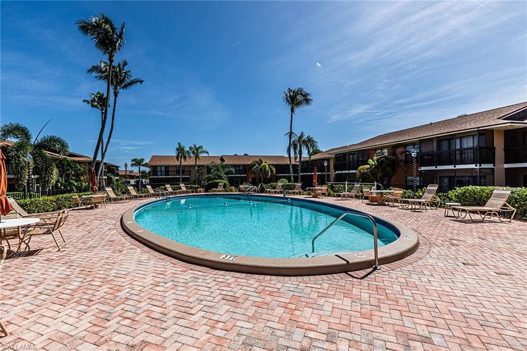 20 Greenbrier St 3-105, Marco Island, FL 34145-18