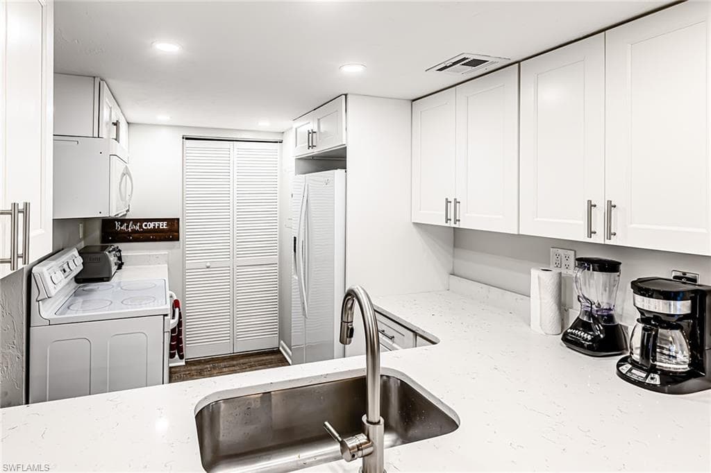 20 Greenbrier St 3-105, Marco Island, FL 34145-7