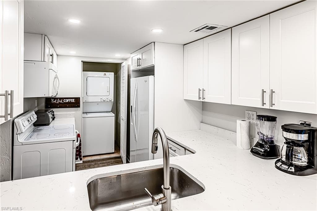 20 Greenbrier St 3-105, Marco Island, FL 34145-8