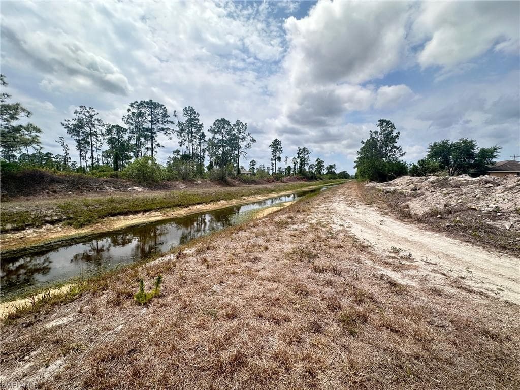 1033 Joponica Ave S, Lehigh Acres, FL 33974-5