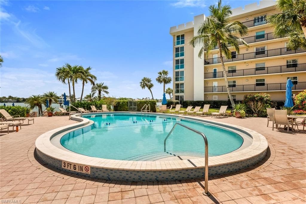 3500 Gulf Shore Blvd N 402, Naples, FL 34103-26