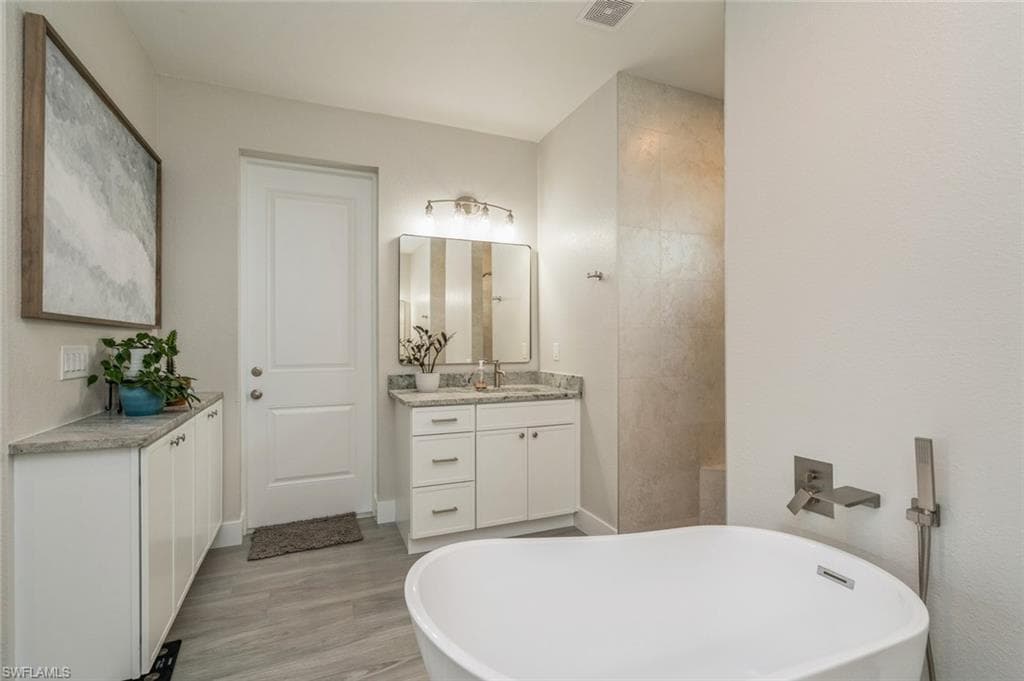 3805 36th Ave, Cape Coral, FL 33993-26