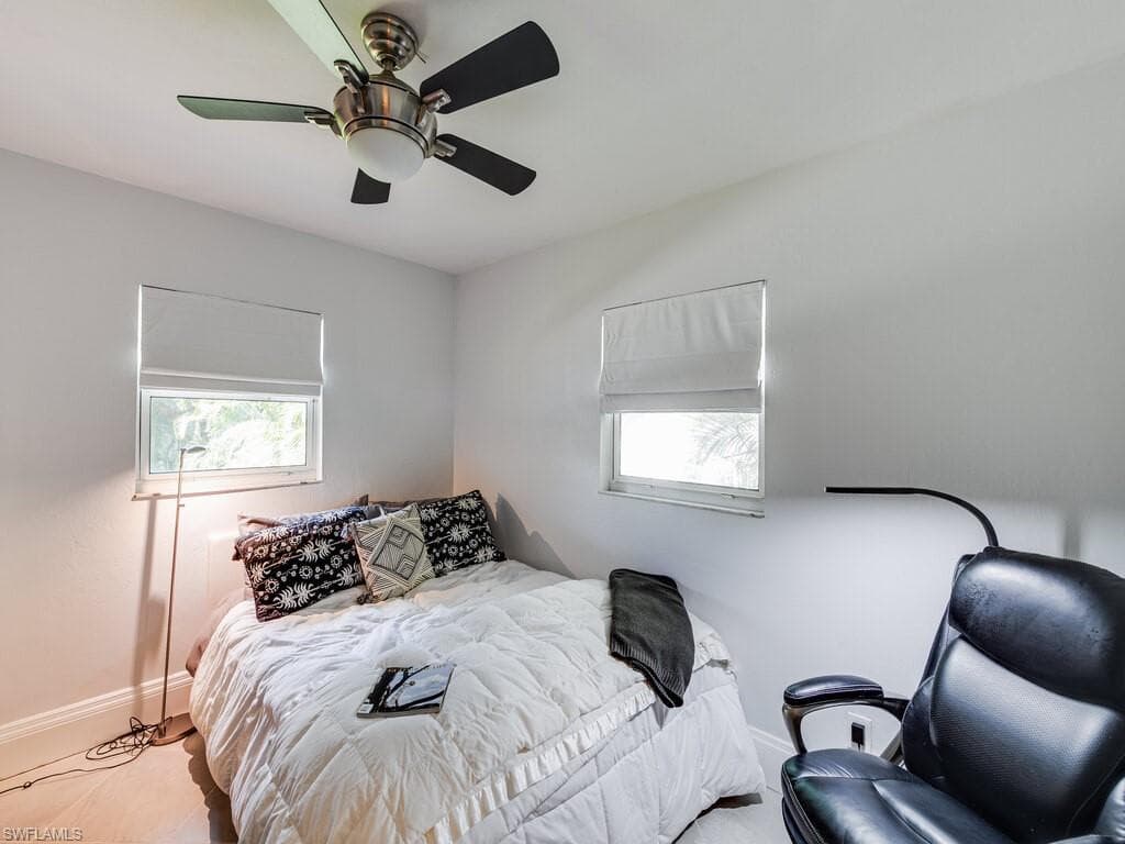 542 110th Ave N, Naples, FL 34108-8