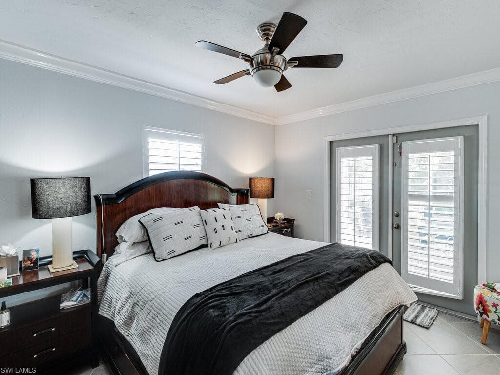 542 110th Ave N, Naples, FL 34108-9