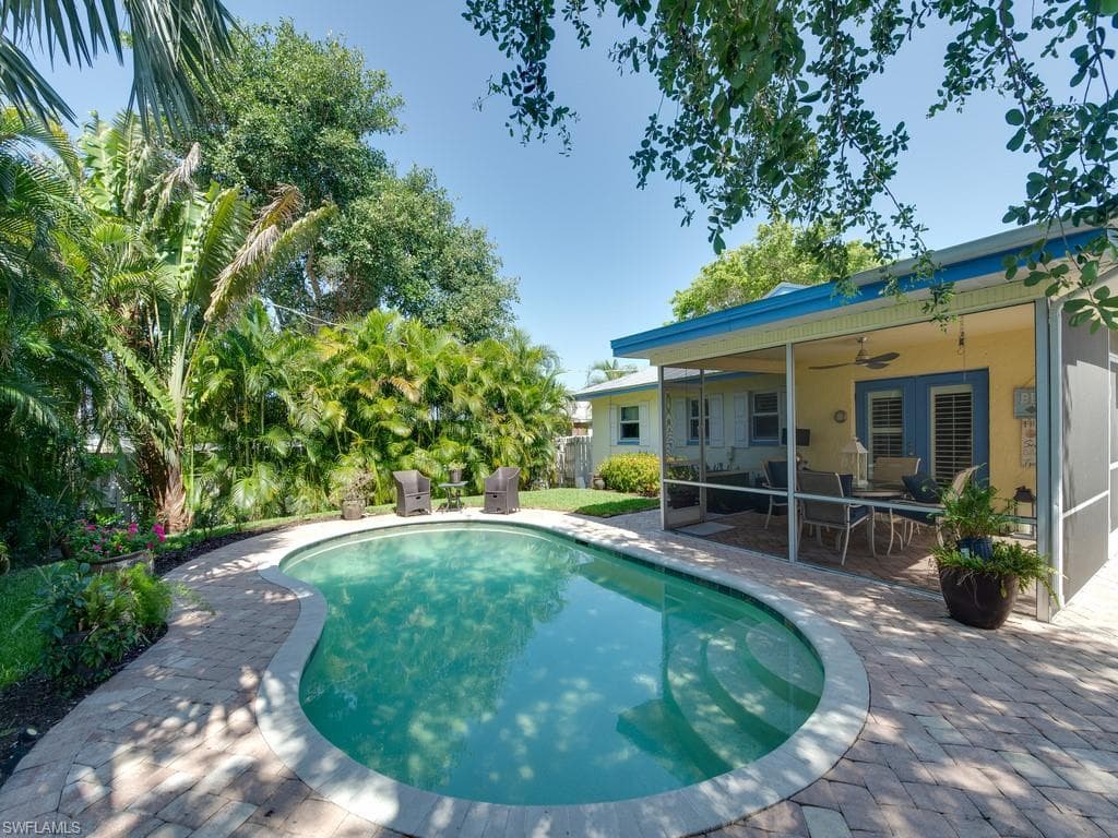 542 110th Ave N, Naples, FL 34108-12