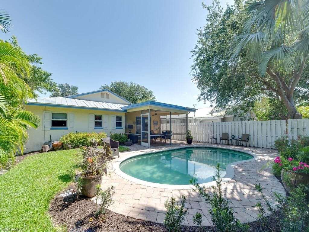 542 110th Ave N, Naples, FL 34108-13