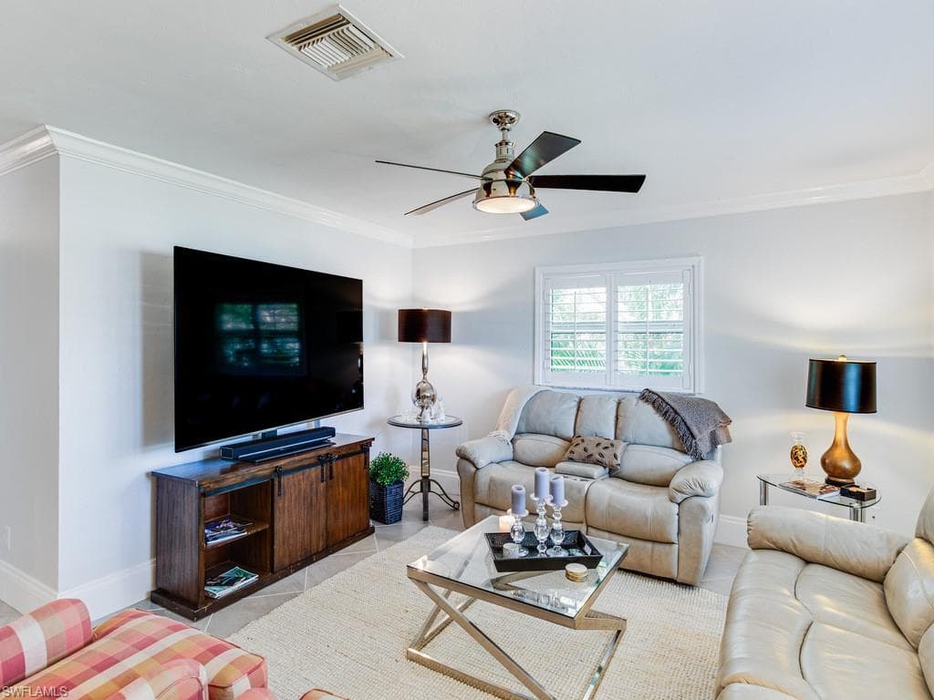 542 110th Ave N, Naples, FL 34108-2