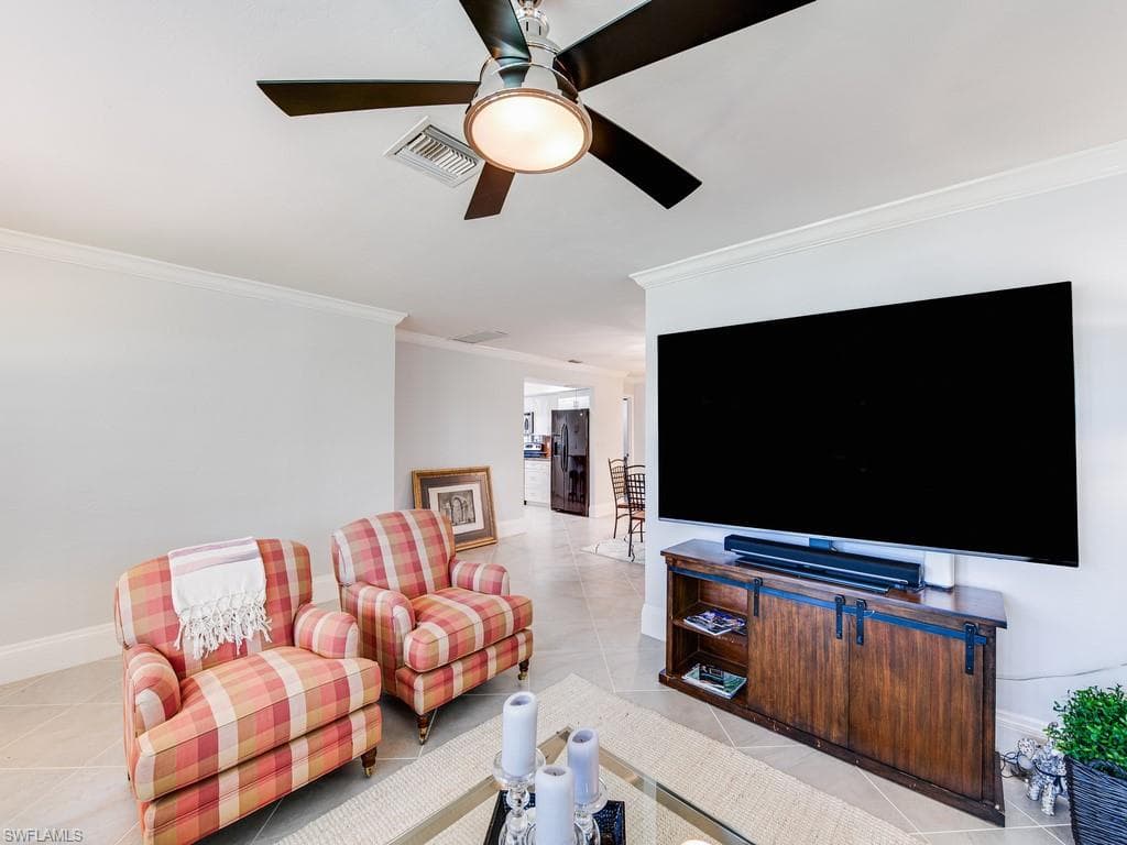 542 110th Ave N, Naples, FL 34108-3