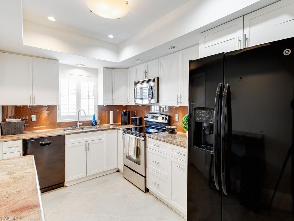 542 110th Ave N, Naples, FL 34108-4