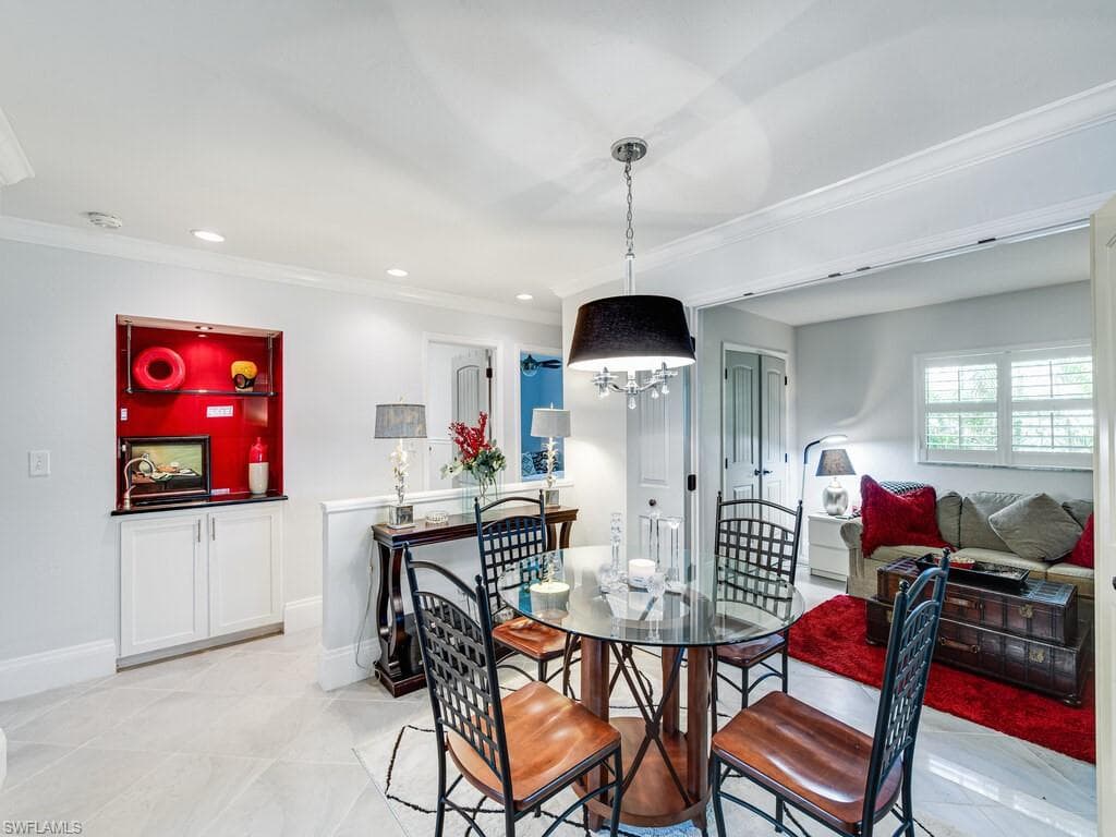 542 110th Ave N, Naples, FL 34108-5