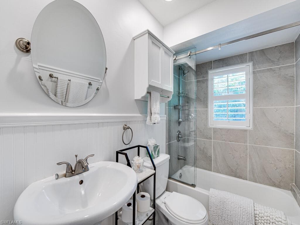 542 110th Ave N, Naples, FL 34108-7