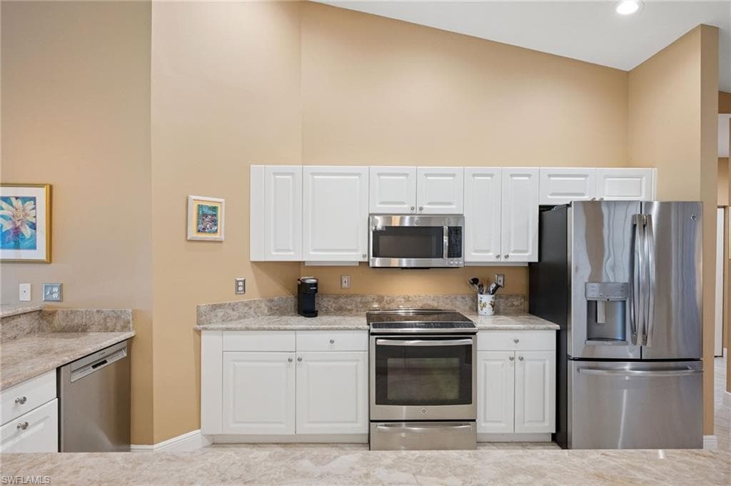 160 Waterside Cir 202, Marco Island, FL 34145-11