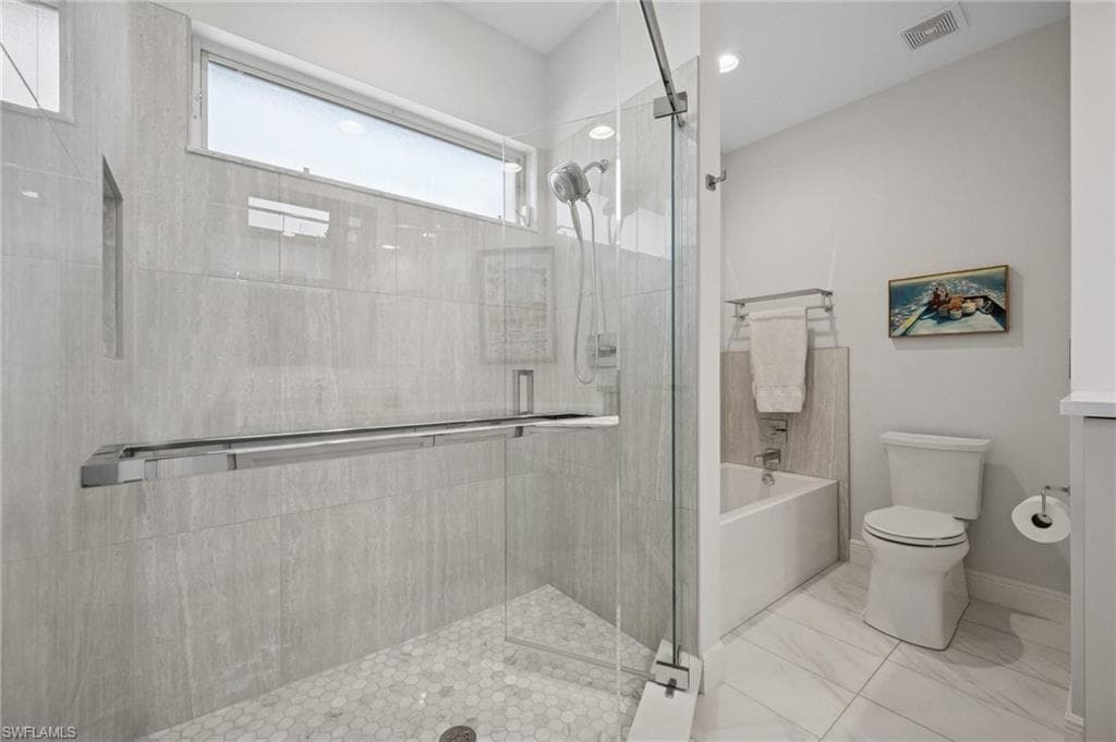 160 Waterside Cir 202, Marco Island, FL 34145-22