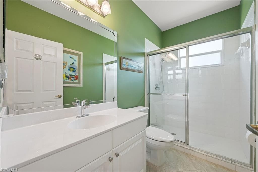 160 Waterside Cir 202, Marco Island, FL 34145-27