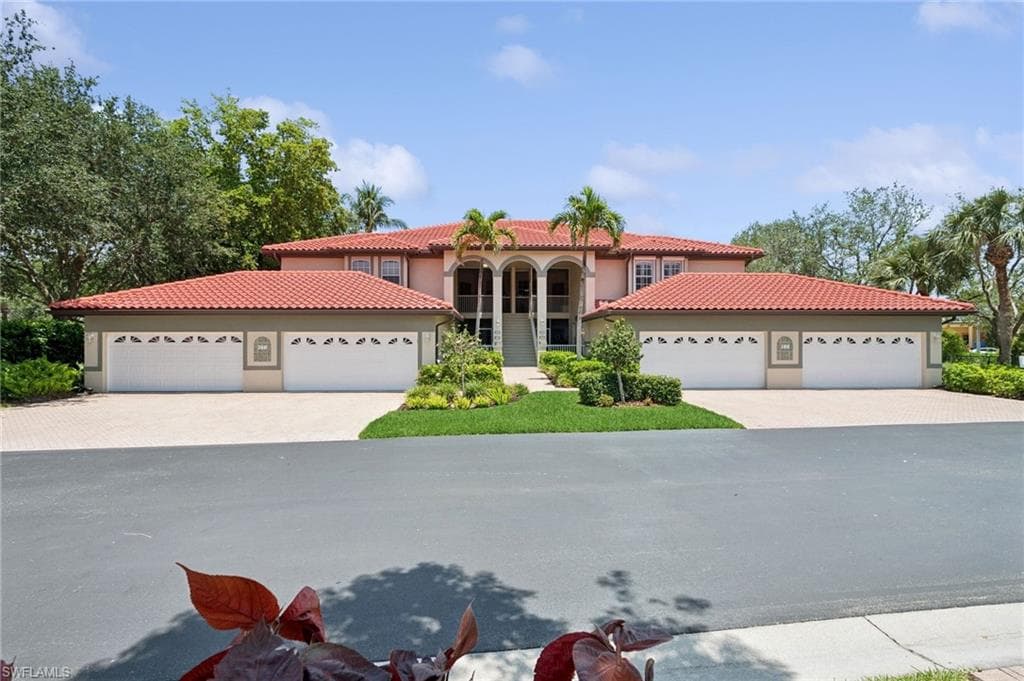 160 Waterside Cir 202, Marco Island, FL 34145-36