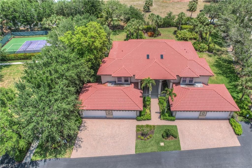160 Waterside Cir 202, Marco Island, FL 34145-44