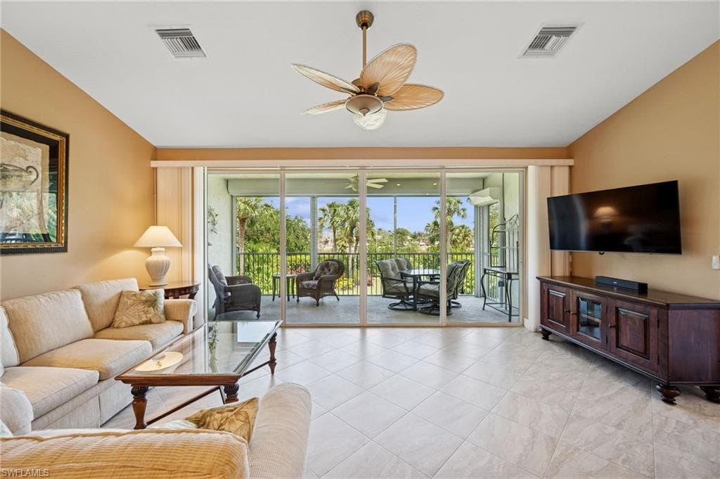 160 Waterside Cir 202, Marco Island, FL 34145-4