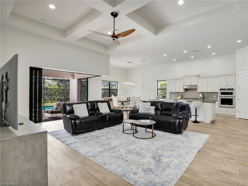 16289 Camden Lakes Cir, Naples, FL 34110-9