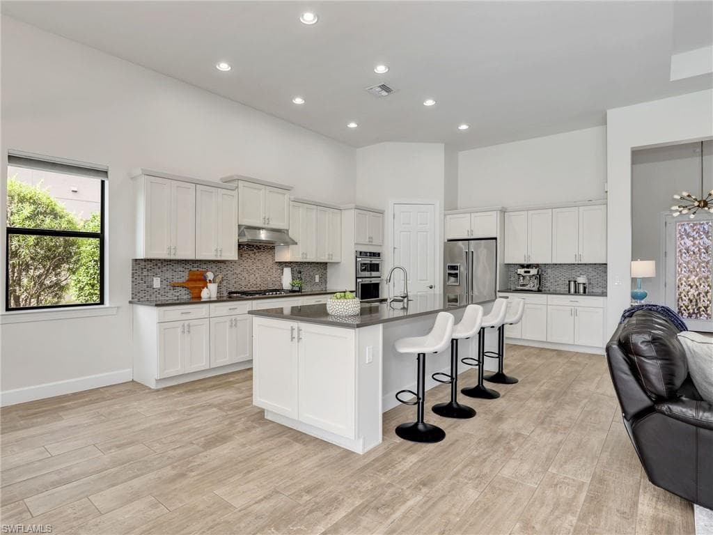 16289 Camden Lakes Cir, Naples, FL 34110-12