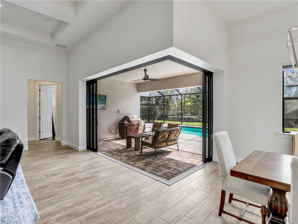 16289 Camden Lakes Cir, Naples, FL 34110-16