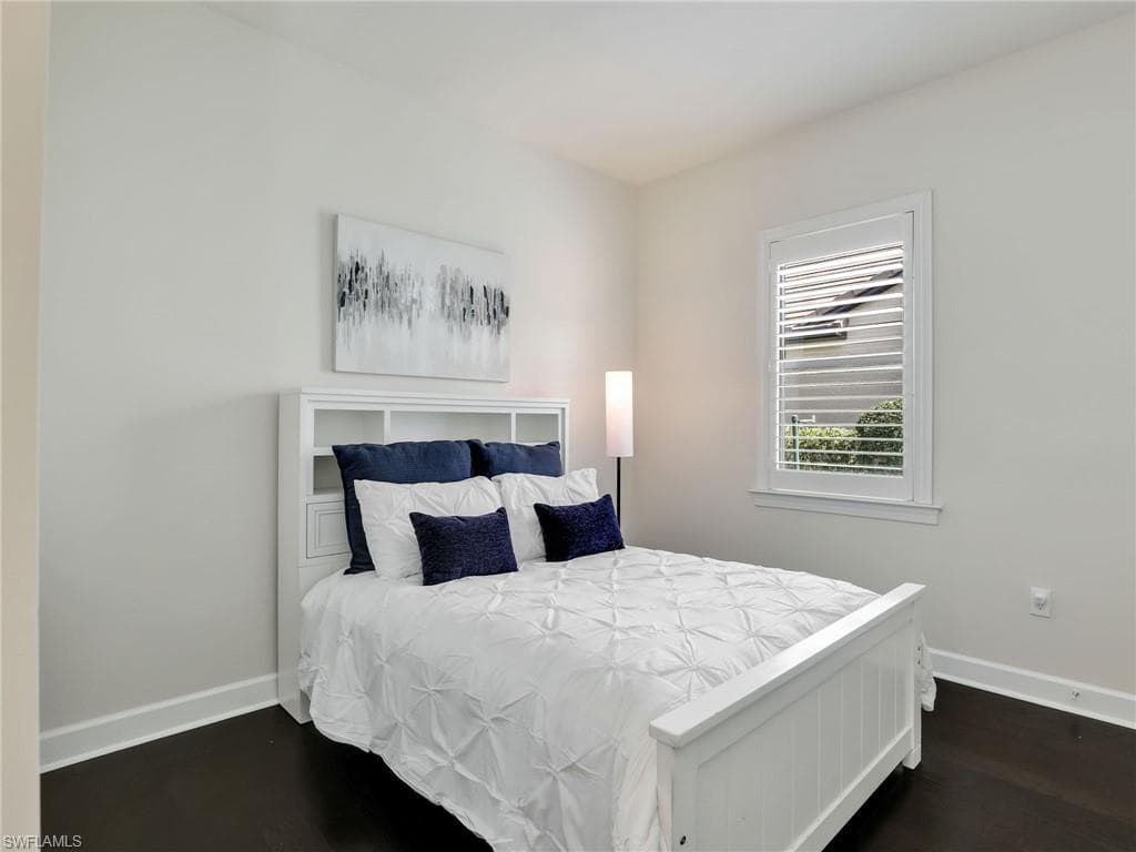 16289 Camden Lakes Cir, Naples, FL 34110-25