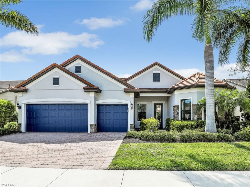 16289 Camden Lakes Cir, Naples, FL 34110-2