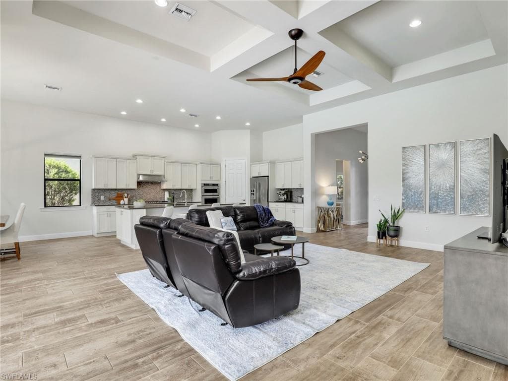 16289 Camden Lakes Cir, Naples, FL 34110-8