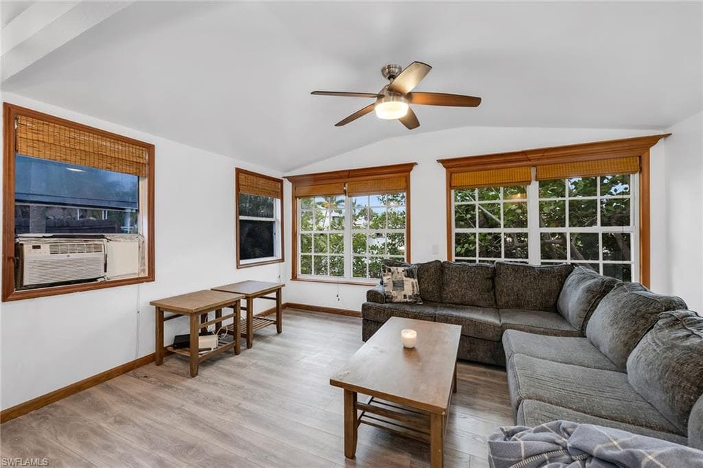 3261 Lakeview Dr, Naples, FL 34112-11