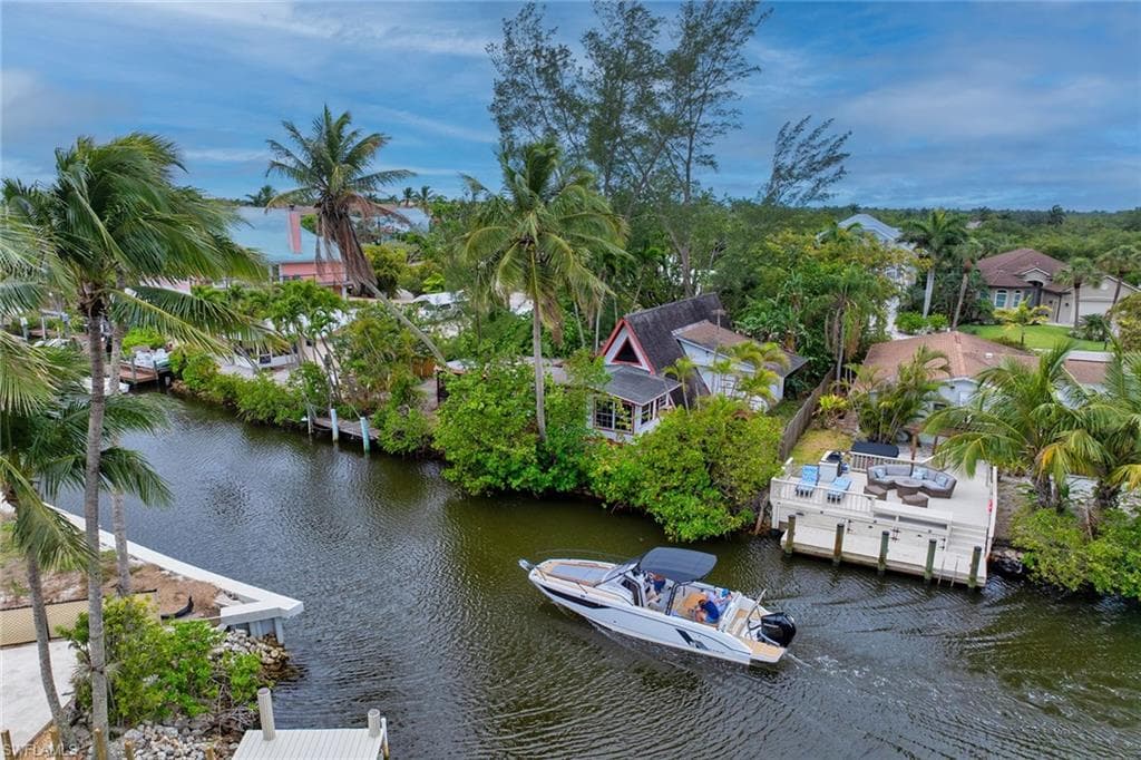 3261 Lakeview Dr, Naples, FL 34112-1