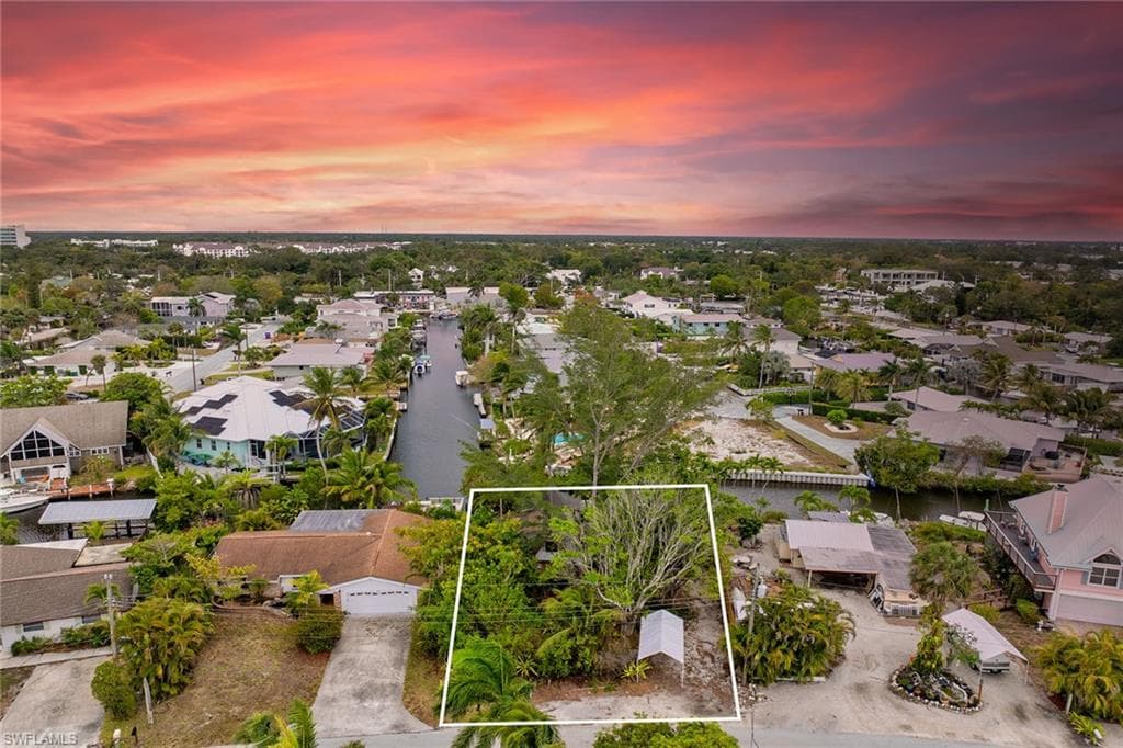 3261 Lakeview Dr, Naples, FL 34112-3