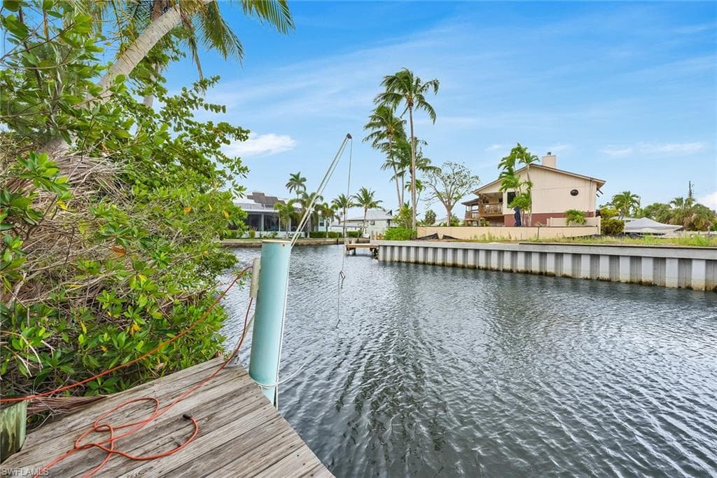 3261 Lakeview Dr, Naples, FL 34112-4