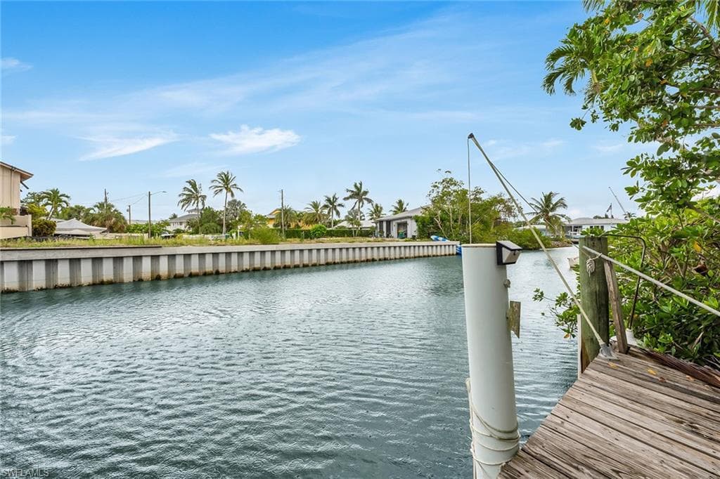 3261 Lakeview Dr, Naples, FL 34112-5