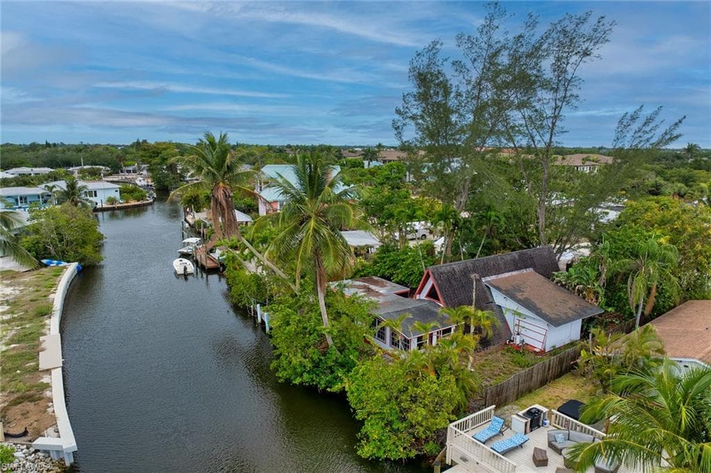 3261 Lakeview Dr, Naples, FL 34112-7