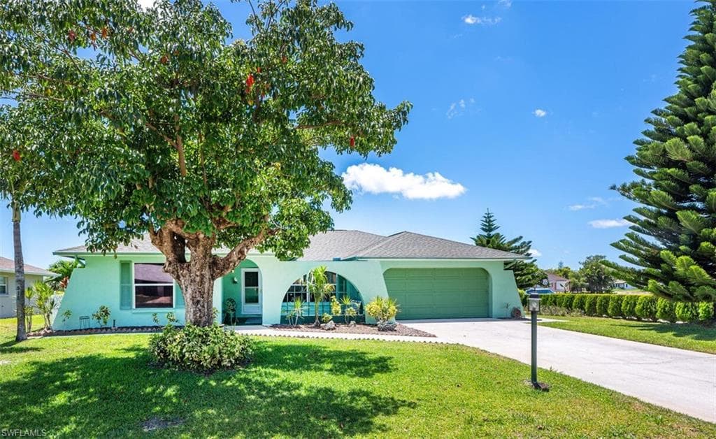 938 Charlemagne Blvd, Naples, FL 34112-2