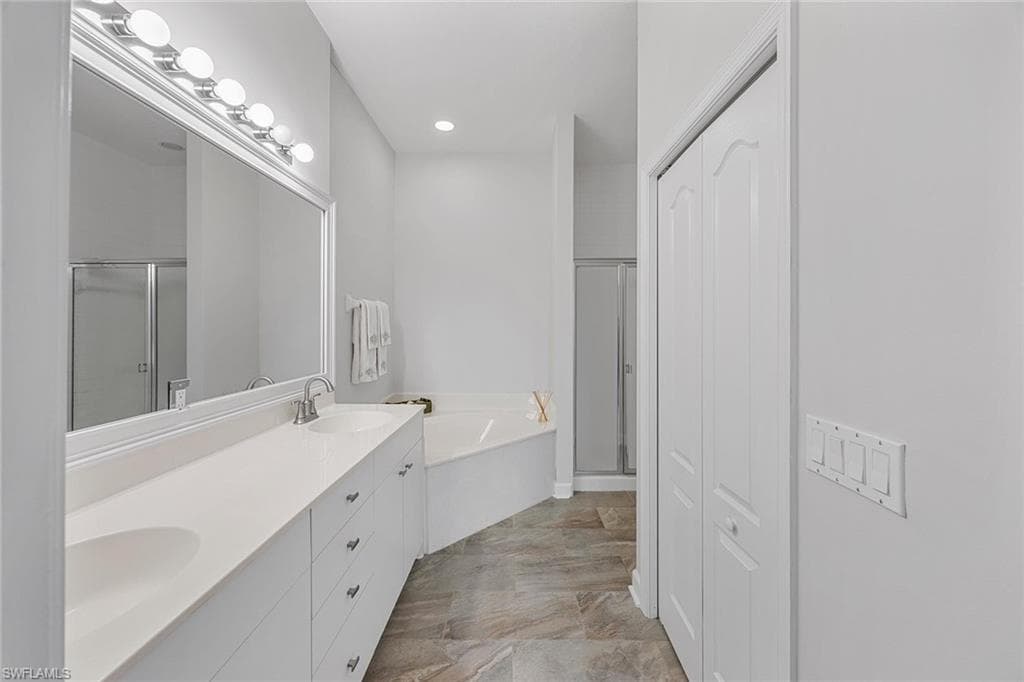 2432 Ravenna Blvd 201, Naples, FL 34109-21