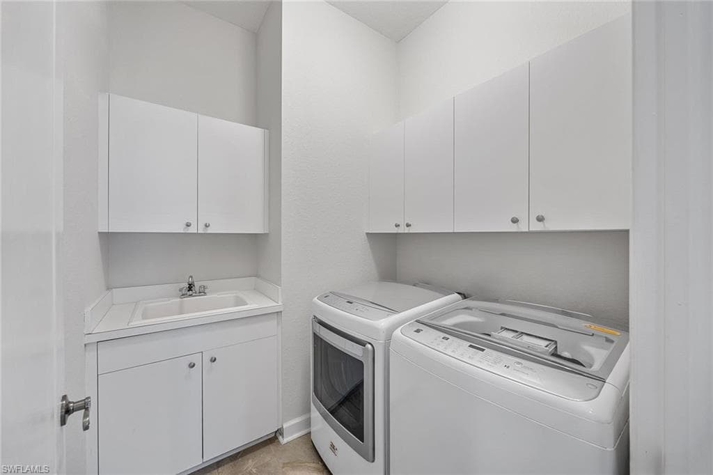 2432 Ravenna Blvd 201, Naples, FL 34109-29