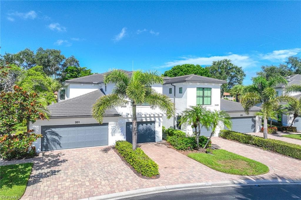 2432 Ravenna Blvd 201, Naples, FL 34109-3