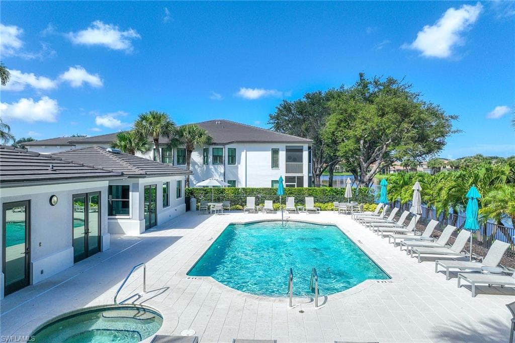 2432 Ravenna Blvd 201, Naples, FL 34109-43