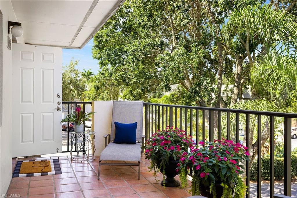 1538 Oyster Catcher Pt 1538c, Naples, FL 34105-24