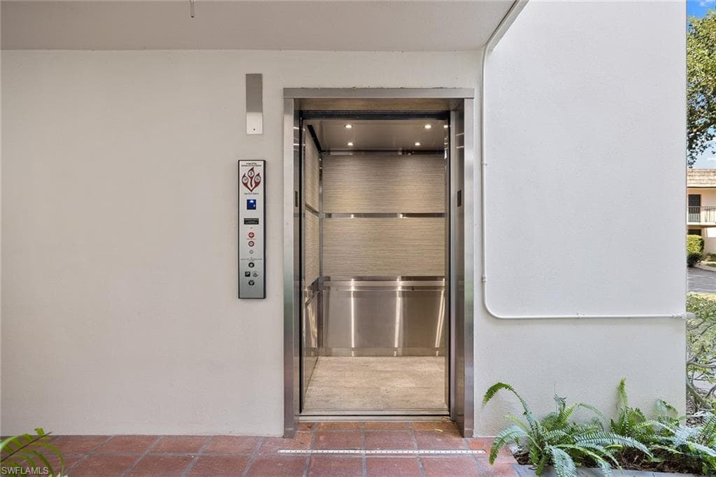 1538 Oyster Catcher Pt 1538c, Naples, FL 34105-27