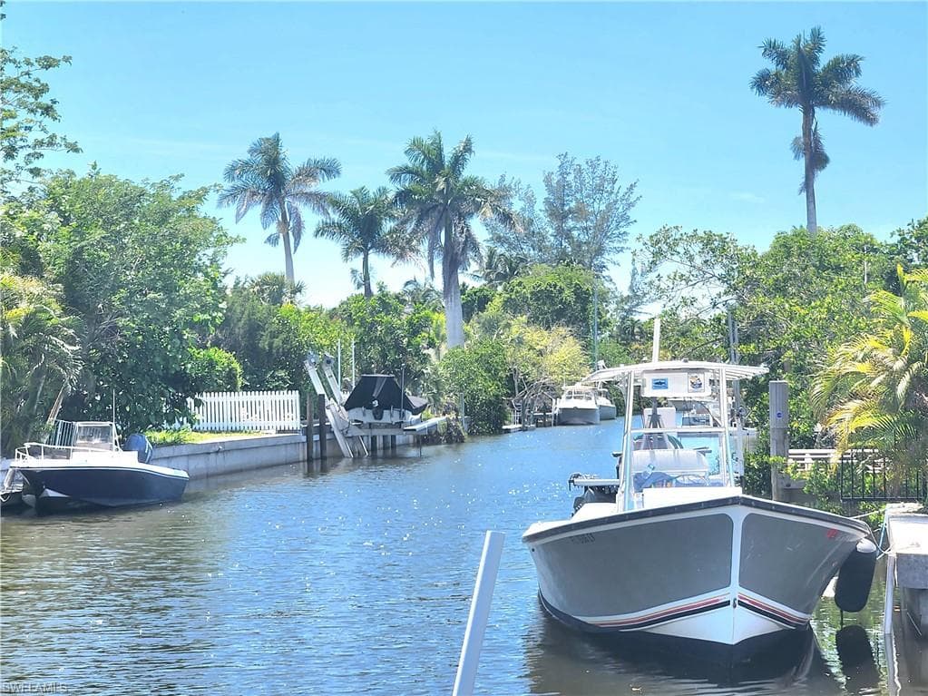 3212 Bayshore Dr, Naples, FL 34102-14